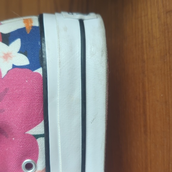 Converse - Picture 8 of 16